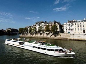 PAris Yach Hotel for overnight Seine cruises